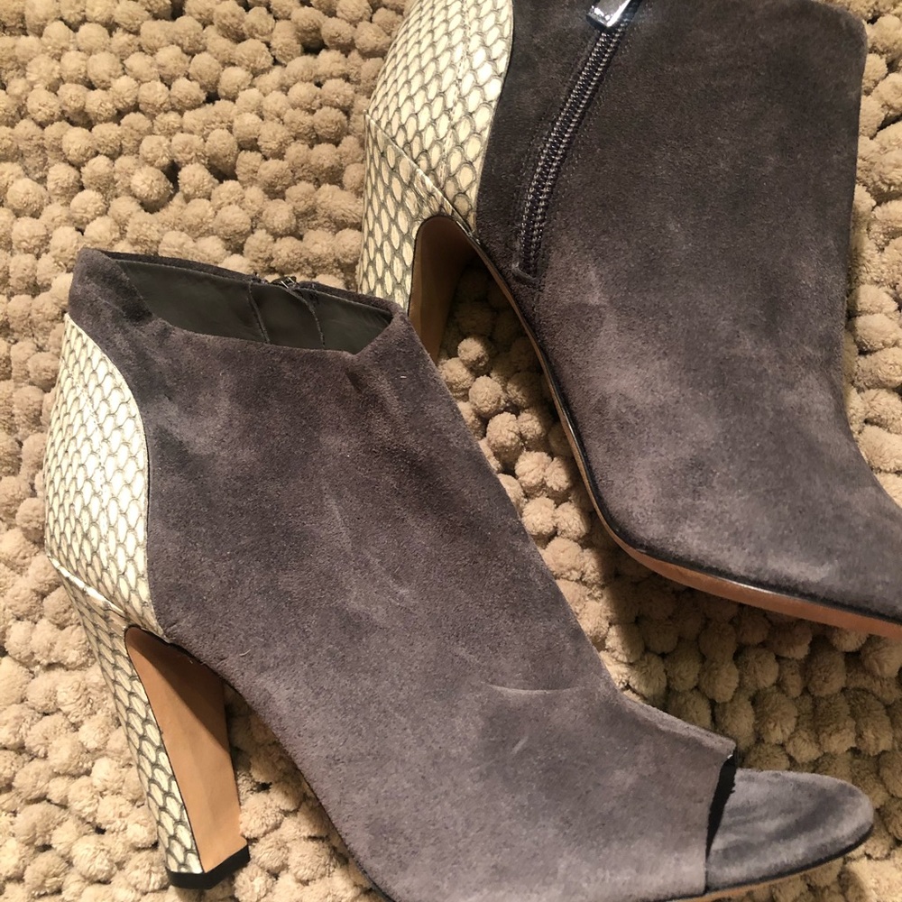 VINCE. Booties